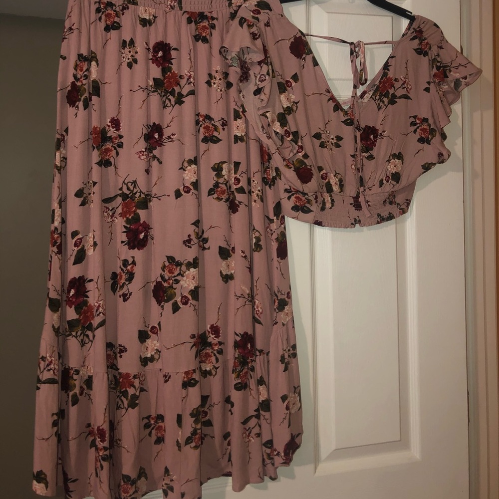 Floral crop top blouse & high waister skirt